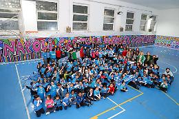 Alessandro Ciambrone, il maestro del murale da Guinness omaggia i 2500 anni di Napoli coinvolgendo 40mila studenti della Campania