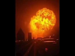 Autobotte in fiamme sull'A1