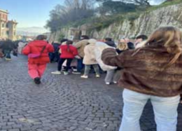 Una sola biglietteria aperta, lunghe code per Castel Sant'Elmo: &egrave; polemica 