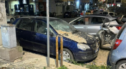 Crollano calcinacci e cede una strada: il Vomero si scopre fragile