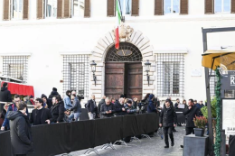 Valentino, secondo giorno di camera ardente in attesa dei funerali