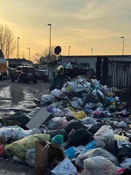 Controlli in campo rom a Napoli, sequestri e denunce