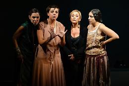 &ldquo;Streghe da marciapiede" in scena al Sannazaro