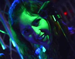 Mystic Keys Live, il rito sonoro di Kay al Teatro Cort&eacute;Se