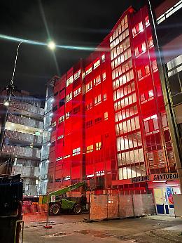 Il Santobono s'illumina di rosso e ricorda il piccolo Sergio De Simone