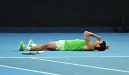 Alcaraz trionfa a Melbourne, Djokovic ko in 4 set