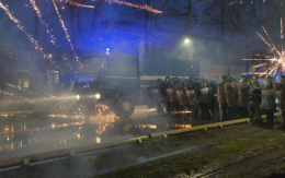 Scontri Askatasuna, tre persone arrestate: una ha aggredito il poliziotto 