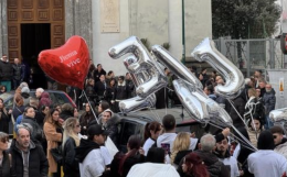 Dolore e lacrime per l&rsquo;ultimo saluto: &laquo;Sarai la stella pi&ugrave; bella&raquo;