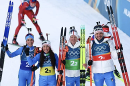 Milano Cortina 2026, staffetta biathlon d'argento. Goggia, Dalmasso e Lorello di bronzo