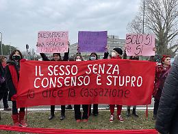 &ldquo;Senza consenso &egrave; stupro&rdquo;, presidio a Napoli