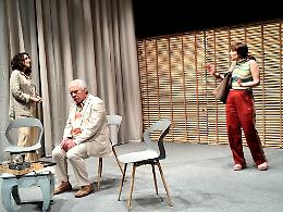 &ldquo;Le volpi&rdquo;, potere e famiglia in scena