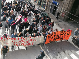 Disoccupati in corteo per le vie del centro storico