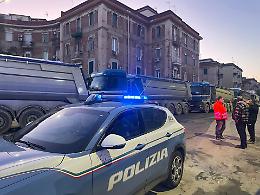 Bagnoli, i comitati bloccano ancora i camion e scoppia la protesta per guasto alle tubature