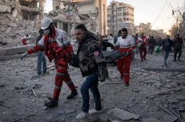 Attacco Iran, Francia: &laquo;Ok a uso basi aeree&raquo;. Teheran colpisce petroliera nel Golfo. Droni sull'Azerbaigian