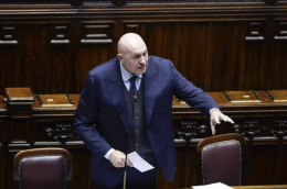 Iran, Crosetto: &laquo;Situazione drammatica, da decenni mai come ora su orlo dell'abisso&raquo;