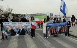 Studenti iraniani in piazza a Napoli: &laquo;Grazie Trump&raquo;