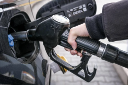 Benzina self service, in Campania rincari boom