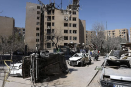 Iran, Teheran sotto attacco. Raid su Arabia Saudita. Trump: &laquo;Nuova Guida Suprema non dura senza il mio ok&raquo;