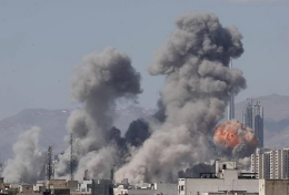 Iran, raid Usa-Israele sul porto vicino Stretto Hormuz: 5 morti