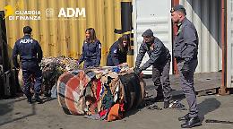 Blitz al Porto di Napoli, sequestrate 130 tonnellate di rifiuti tessili diretti in Nigeria 