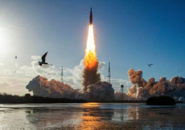 Artemis II in viaggio verso la Luna e con un pezzo d'Italia 