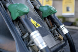 Benzina, i prezzi di oggi: gasolio supera i 2,1 euro al litro