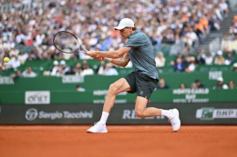 Montecarlo, Sinner batte Machac in tre set e vola ai quarti