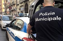 Tenta furto e aggredisce turista a bordo di un bus