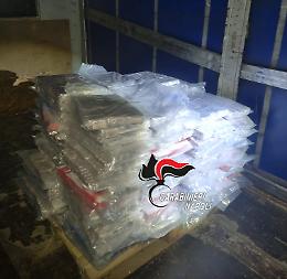 Scoperta una tonnellata di droga, due arresti