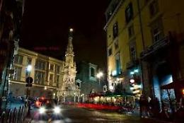 Movida violenta, rissa in piazza del Gesù: 2 giovani accoltellati dal branco