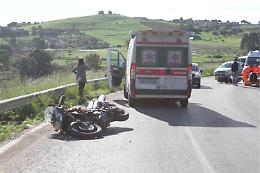 Scooter finisce fuori strada, morti carabiniere e la sua fidanzata