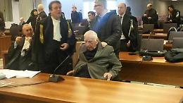 Poggiolini in aula, <br>ma non risponde