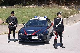 Diciassettenne ferito all'addome da un 14enne fuori ad un locale