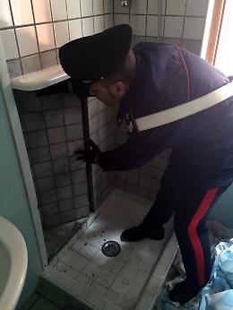Caivano, droga nella parete del box doccia: in manette 45enne