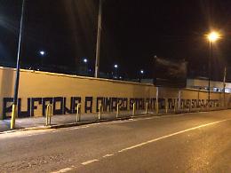 Spunta un altro murales contro De Laurentiis: "Pensi solo al profitto"