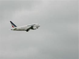 Aereo vicino al vulcano attivo, tragedia sfiorata