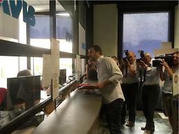 Salvini dona il sangue: spero vada a uno straniero in difficoltà