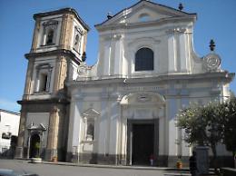 Grumo Nevano, raid in basilica: razziati oggetti d'argento