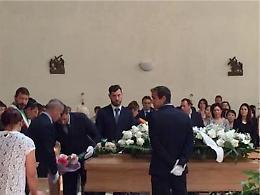 Auto killer, chiesa gremita per l'addio a Corazon
