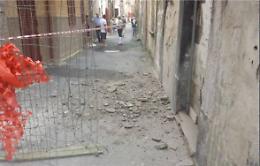 A Torre del Greco cede cornicione, paura in via Nazionale