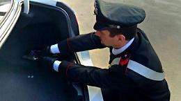 Giacca, cravatta e un'arma rubata: tre arresti a Cardito