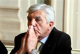 G8, Cantone difende <br>De Gennaro