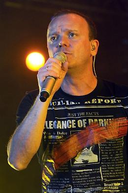 Gigi D'Alessio si iscrive al Partito radicale