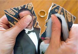 La Chiesa apre <br>ai divorziati risposati, <br>no a nozze gay <br>e gender