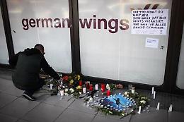 Disastro Germanwings, la Lufthansa: «25mila euro per ogni vittima»