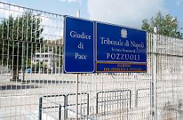 Pozzuoli, allarme bomba negli uffici del Giudice di Pace: blitz degli artificieri