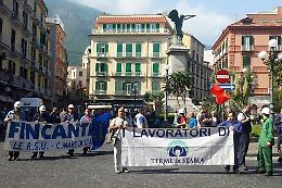 Fincantieri e termali in piazza bloccano Castellammare di Stabia
