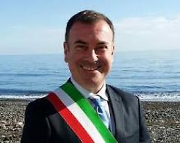 Prende i soldi delle sorelle morte, ai domiciliari