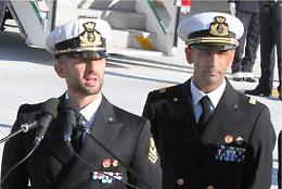 Compagni che sbagliano: «Quando impiccano i due marò?»