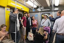 Apre la stazione della metro di piazza Municipio, targa per l'operaio morto